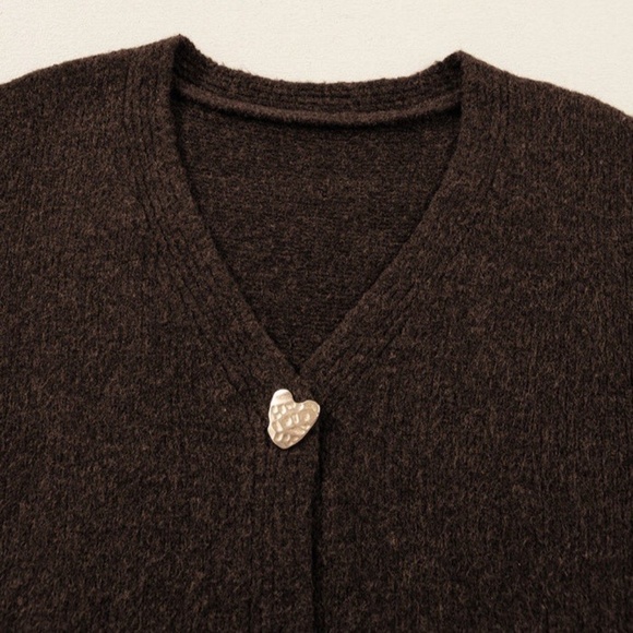 NWOT Chocolate Brown V-neck Cardigan Hammered Gold Heart Buttons Lightweight M - Picture 9 of 10